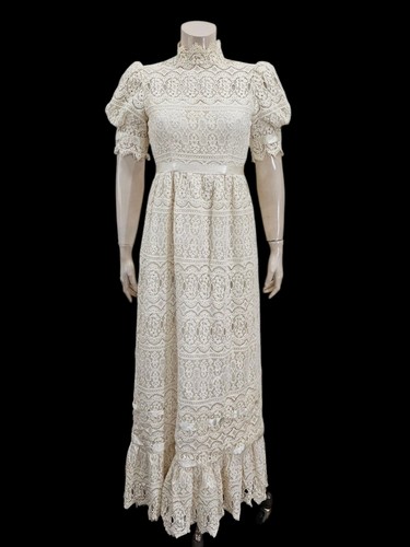 Vtg 70s lorrie - vtg, ivory